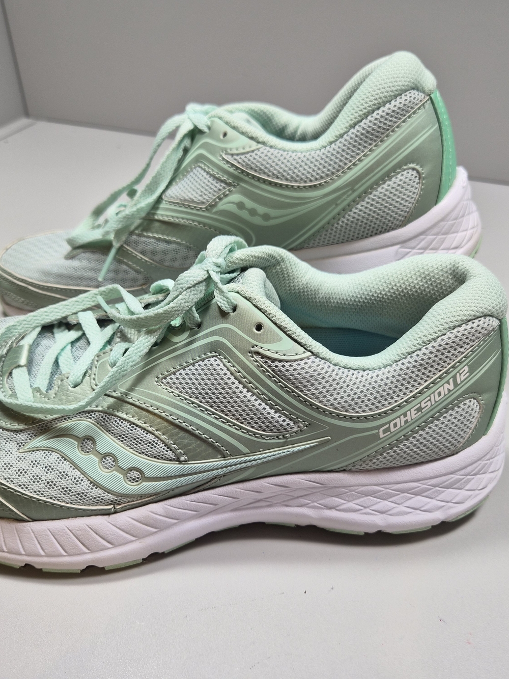 Saucony Cohesion 12 Women's Running Shoes - Mint. Size 10.5